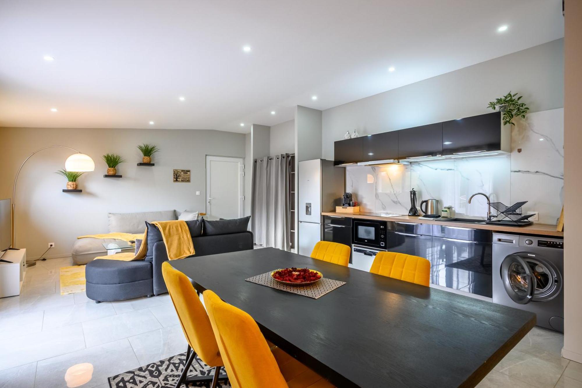 Le Charles Appartement Montbéliard Buitenkant foto